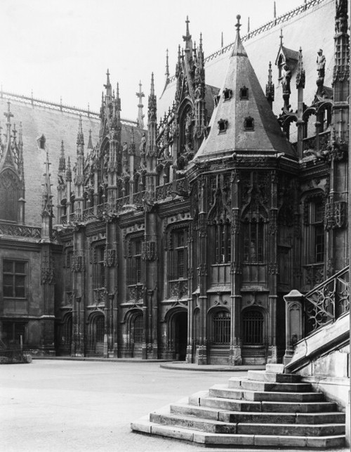 passengersgazette:Gothic and renaissance architecture / churches in black and white