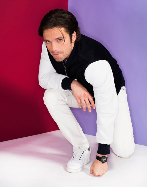 Sebastian Stan in buzzfeed pictures ❤️