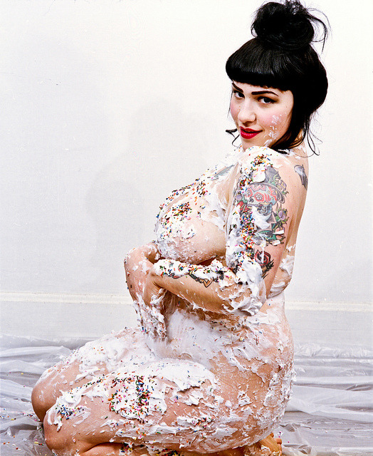 retroramblings:  nicoleburgers:  femmetrash: whipped cream and other delights. by