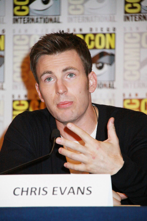 allaboutevans:  Captain America The Winter Soldier Comic-Con Press Conference |HQ| 2 