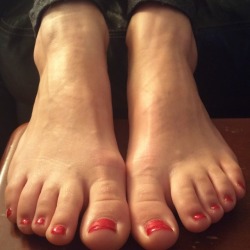 jaclynstoes:Painted toes as requested!