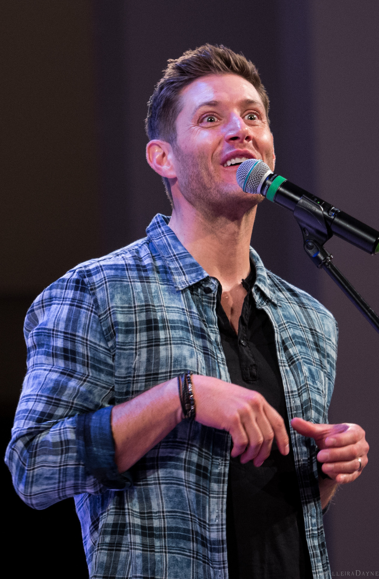 A Lot A Bit | Jensen Ackles being a dork at SPN MinnCon on Nov....