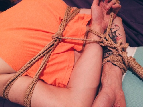camdamage:  Rope practice cont’d: now with added cuttlefish and his adorableness (I made him untie himself a little at the end so what)  