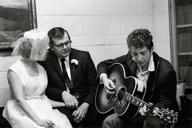 70rgasm:    Bob Dylan serenading a bride and groom, 1962  