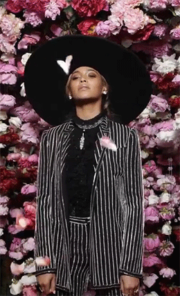 femmequeens:  Beyoncé in Givenchy Haute Couture @ The 2016 CFDA Fashion Awards 