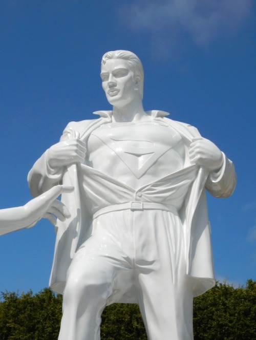 dirtypeanut:  Batman And Superman Are Lovers In West Hollywood’s Most Homoerotic Sculpture