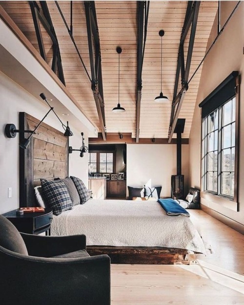 Love the vaulted ceiling!