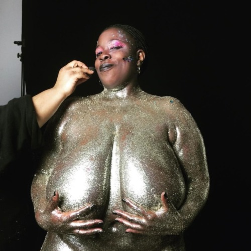 Porn photo Behind the scenes glitter shoot with @therealmsgottalottabody