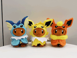 retrogamingblog: The Pokemon Center announced a new line of Eevee Plushes in Eeveelution Ponchos Ahhhhhh tooo cute! &lt;3