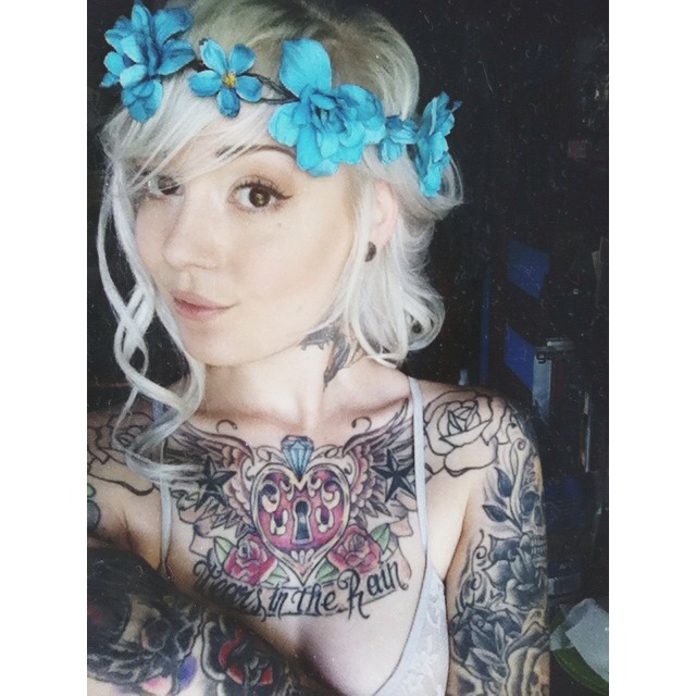 rosebudmo:  Raindance boutique flower crown. 