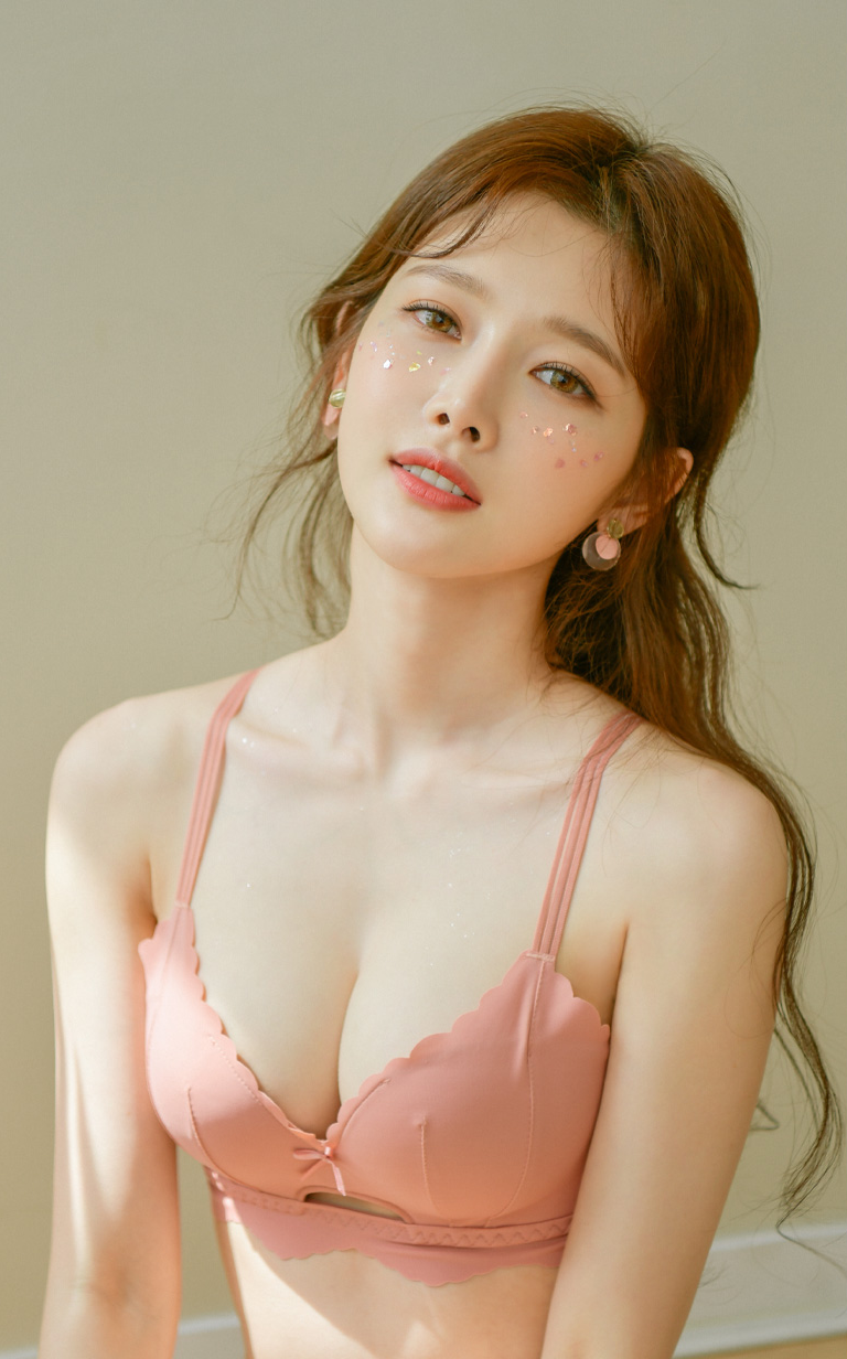 korean-dreams-girls:    JooYi - August 20, 2019 Set   