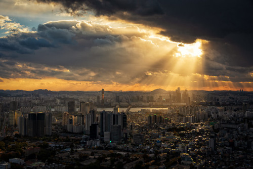 Jacob’s Ladder above Seoul.