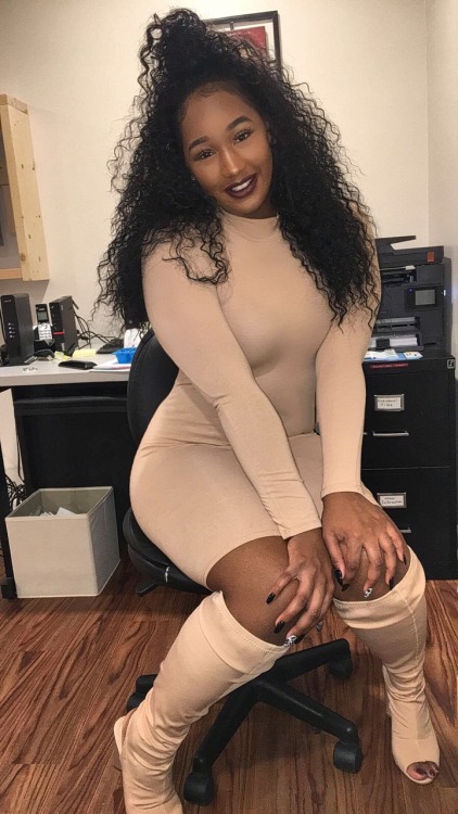 unknownwonderful:  jada-mj-simone: Nudes😜 love this outfit!