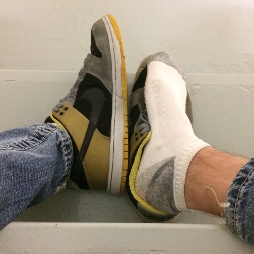 chicagofootmaster: Nothing better than 2 day old socks and some well worn sneakers. Hopefully this w
