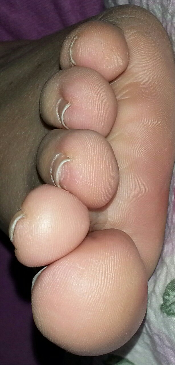Pictures of my girlfriend, and her beautiful feet!