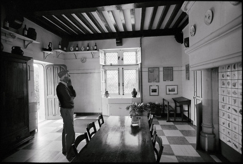 jimherrington: Nick Lowe ponders Josephine Baker’s kitchen at Château des Milandes, her villa in the