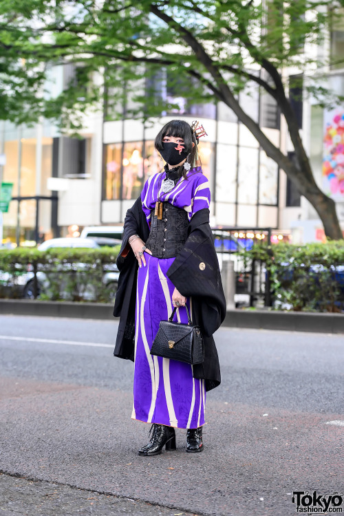 Kurage Geraku on the street in Harajuku wearing a vintage kimono with a lace corset, a torii gate he