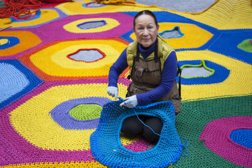 davidjulianhansen: Hand-crocheted art that you can climb by Japanese textile and fibre artist Toshik