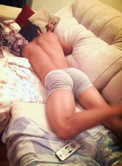 menjunkie:  2hot2bstr8:  i could SO get used to thisツ  follow me:menjunkie.tumblr.com
