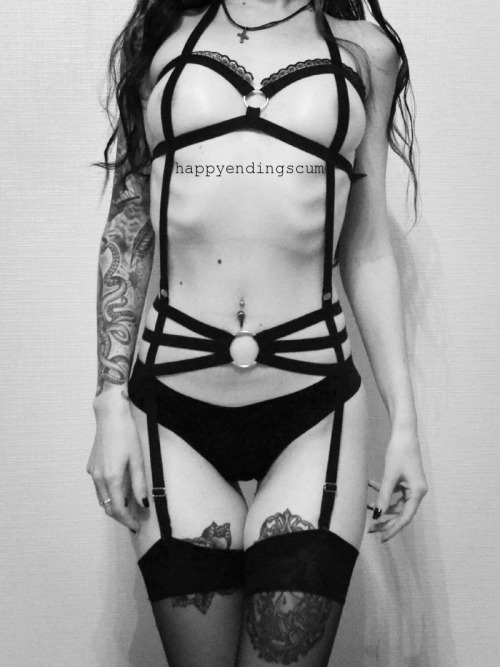 happyendingscum:  I’ve modified this garter belt