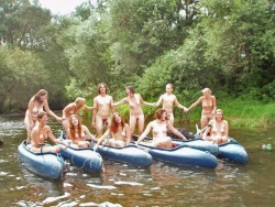 nudisteyes:  kwmlnaturist:  Rowing buddies.  Looks fun!