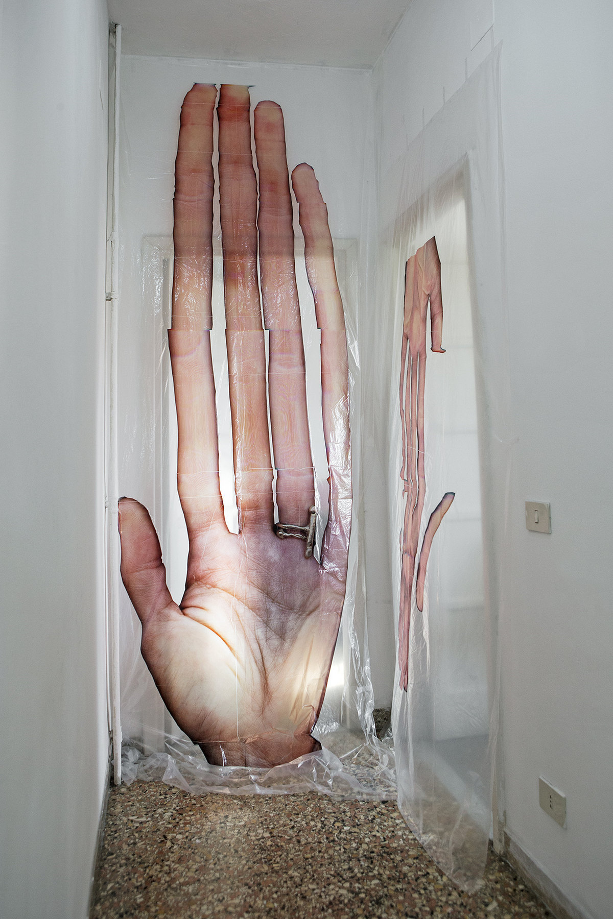 mentaltimetraveller: Gina Folly, Untitled (Hands), 2015