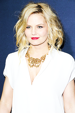 emmafoundtallahassee:  Attractive People Meme || [1/5] blondes  ➳ Jennifer Morrison