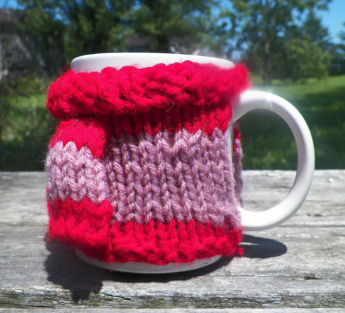 amandascurios:Mug cosy made to look like Mabel’s striped sweater from the Gravity Falls episode Litt