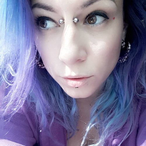 🐺🐺🐺 o0pepper0o.manyvids.com #piercedgirls #altmodel #punky #punkycolor #bridgepiercing #videodeals #canadian #colourfulhair #altmodel