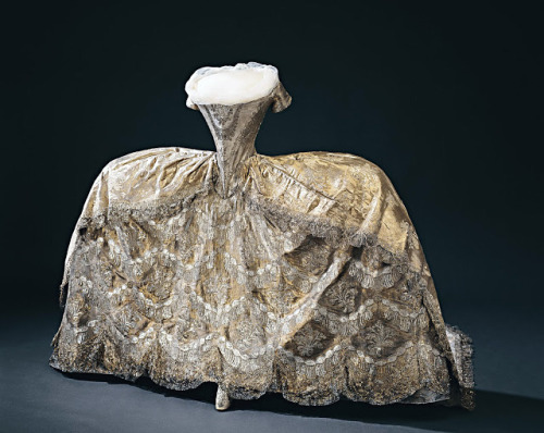 Wedding dress of Hedvig Elisabeth Charlotte, Queen of Sweden from 1774 with a portrait by Alxander R