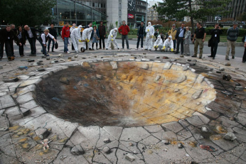 unknowngenre: 3D Pavement Drawings by Julian Beever Anamorphic illusions are drawn in a special dist