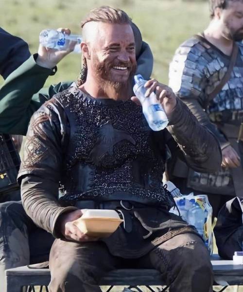 Even Ragnar Lodbrok needs some Ice Cold Water after a hard day of raiding.