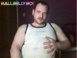 growingmygut:  sexy man, i’d like to feed