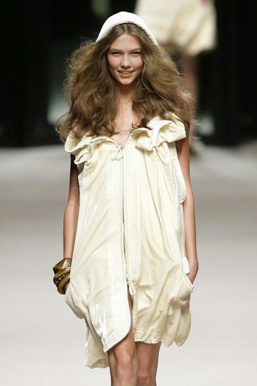 thomeyorker:  Baby Karlie walking for Sonia Rykiel SS08