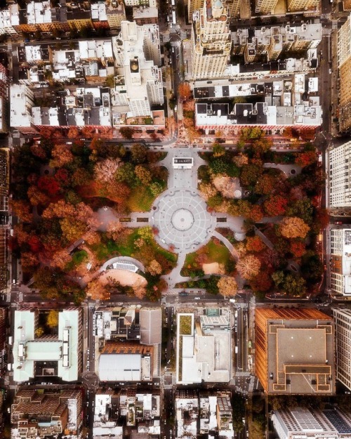 fitzawkwarddarcy:mymodernmet:Photographer Sends a Drone Over NYC to Prove the City is More Stunning 