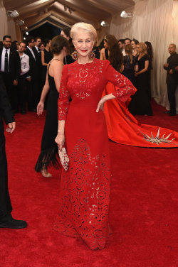 omgthatdress:  The QUEEN Helen Mirren!  I want her earrings!