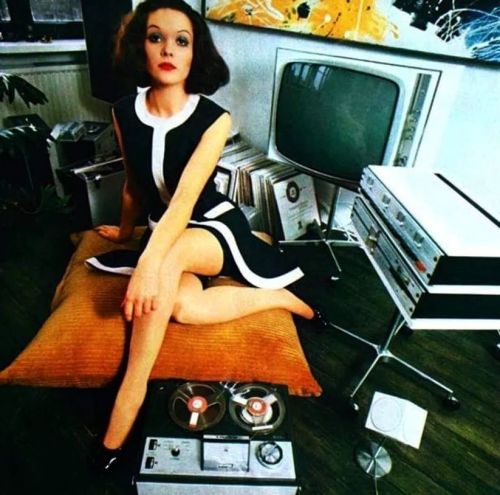 • Plastic Passion • ⋅ Untitled, 1960’s ⋅ @33.45rpmz #plasticpassion #vinylgirls #vinyl #vinylr