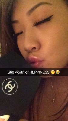 goldbloodedbabe:  I ❤️ CHANEL. Finally a new compact :)  Instagram - heidikinnns