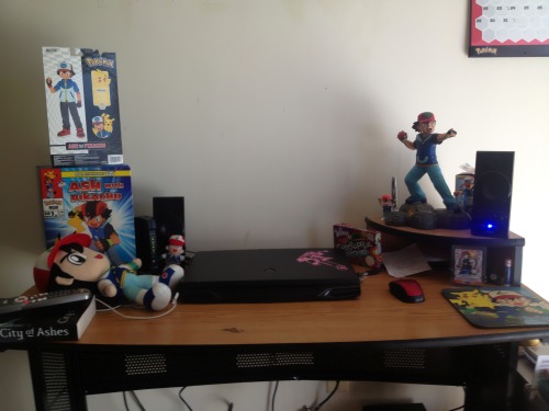 seatrooper:  My pathetic desk, only made bearable due to the ever-presence of Ash. I really should pool my collection together one of these days BUT THERES JUST SO MUCH AND ITS ALL OVER THE DAMN PLACE. 
