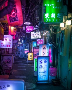 tokyoluvblog:Neon sign overload!https://www.instagram.com/p/B3w3sdCAuan/?igshid=t8oa9ktixcv4
