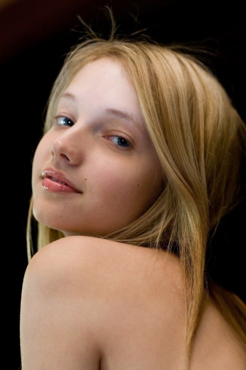 best4to:  GOLDIE AAge: 20Eyecolor: BLUEHaircolor: BLONDHeight: 165 cmWeight: 45 kgBreast Size: MediumMeasurements: 85/59/88Country: Russian FederationEthnicity: Caucasian 