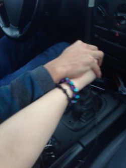 mkz777:  How to hold her hand while driving stick  cvpitalsteez 😼