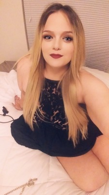 Hugelovedezire:  Snug Partner Tonight? 😴