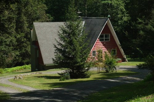 Excellent A-Frame in Wittenberg, NY.https://flickr.com/photos/adampaiva/51380049827/in/dateposted/