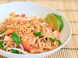 beautifulpicturesofhealthyfood:  Pad Thai