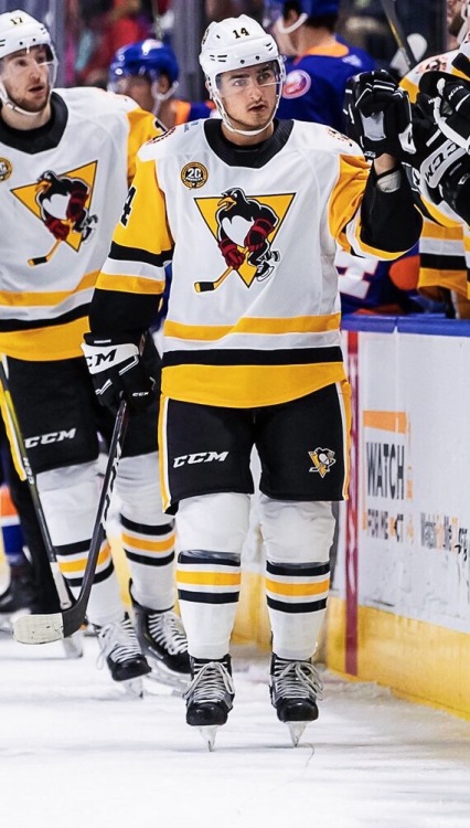 juusoriikola:Celly after Blandisi scores his first goal as a Penguin.₍₁.₂₃.₁₉₎