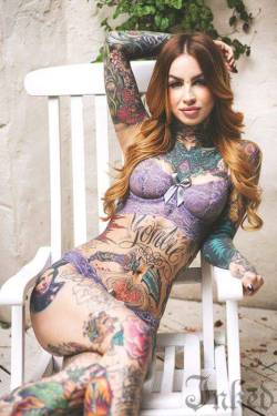 50shades-of-ink:  Little Linda 