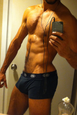 hotmales-n-stuff:  (via Guys with iPhones)