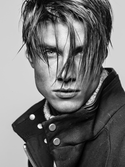 mansexfashion:  Photographer: Shaun Michelsen Model: Dorian Reeves Man+Sex=Fashion Follow Me on Instagram 