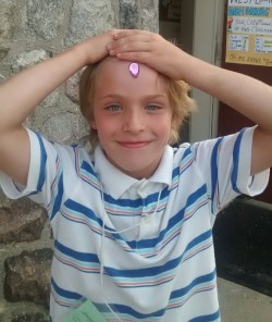 pearlmethyst-boops:  This is a kid that I met when I was teaching Vacation Bible School at my church last week. I ran into him when I was going into our activity center and took notice of the gem he had placed on his forehead that he’d gotten because